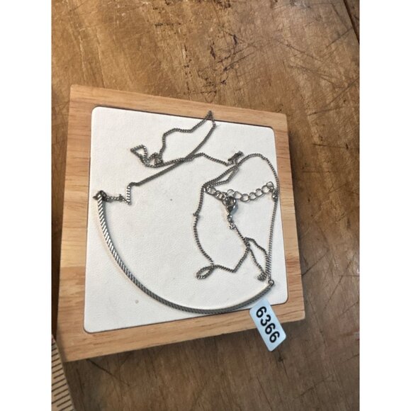 Minimalist Silver-Tone Chain Necklace With Textured Crescent Pendant - Picture 3 of 8